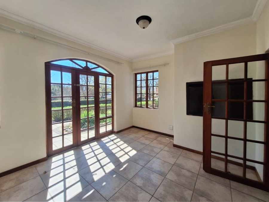 To Let 3 Bedroom Property for Rent in Meerhof North West